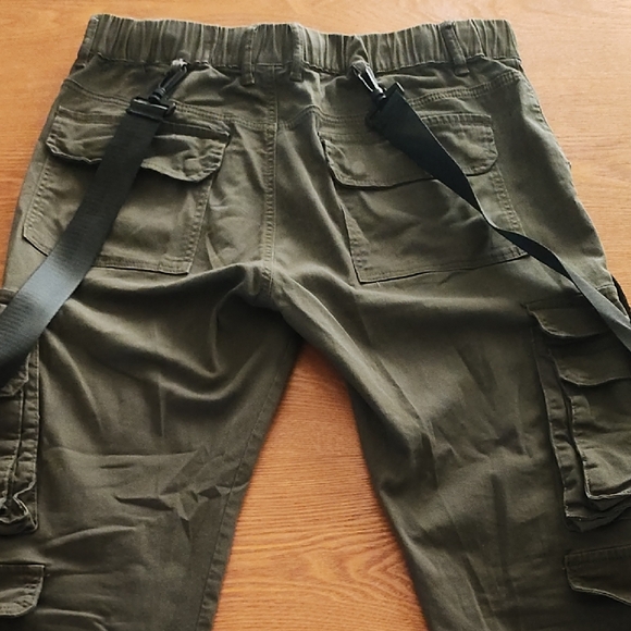 Men's Green Cargo Pants with Straps - Picture 2 of 2